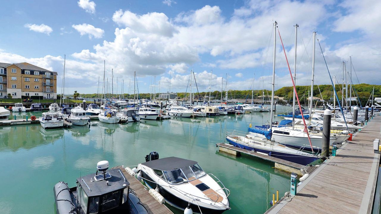 East Cowes Marina Superyacht Marina Dockwalk